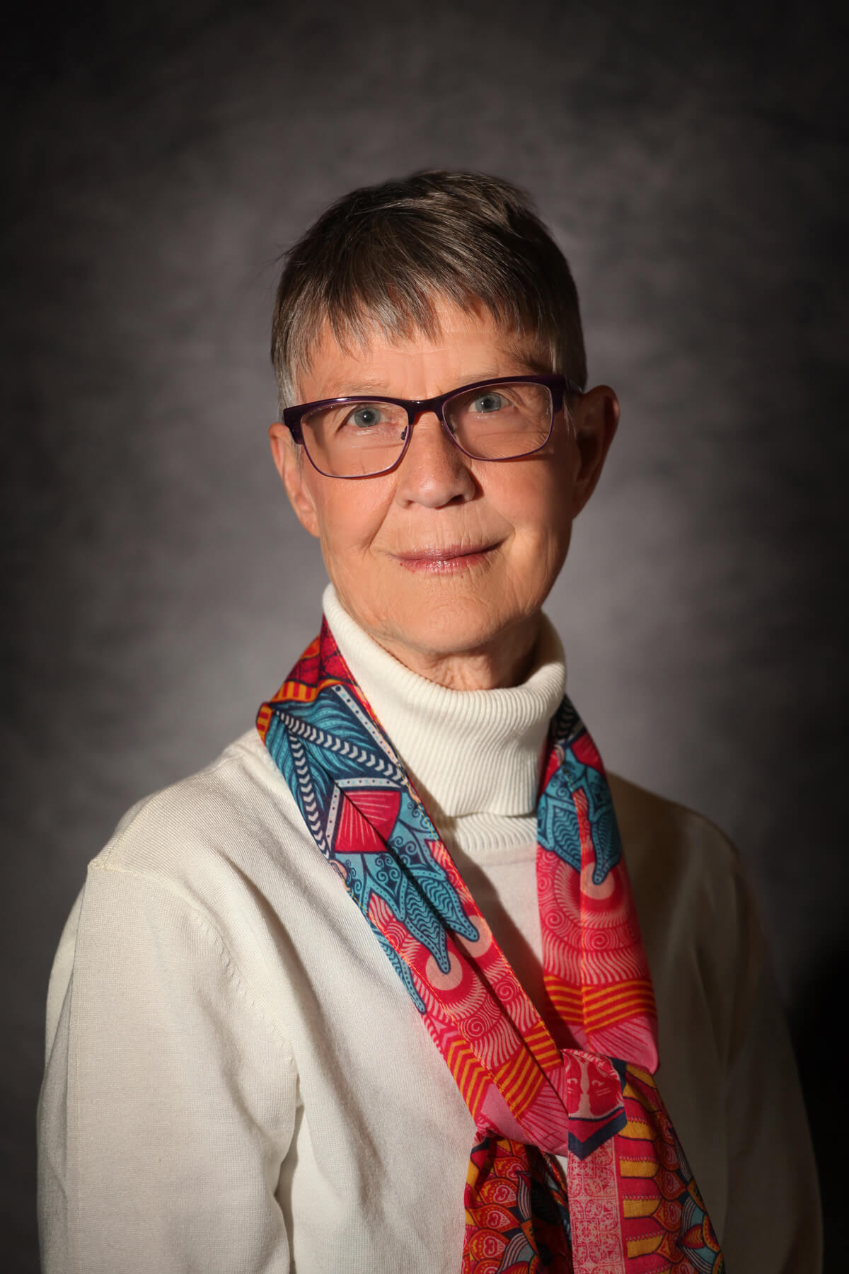 barbara sowada, woman with stylish short silver hair and glasses